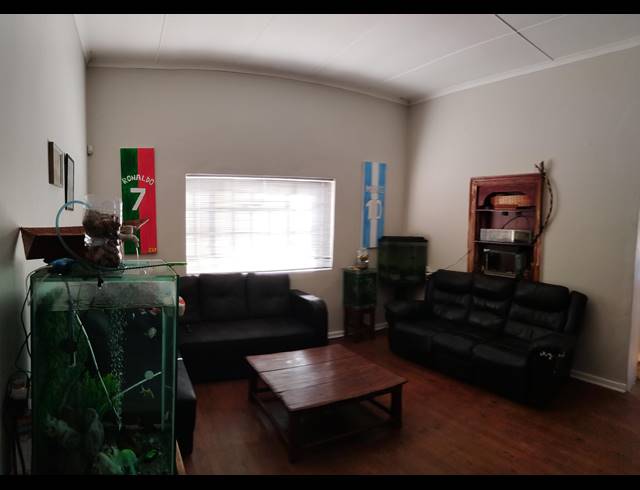 3 BEDROOM FREESTANDING FOR SALE IN UITENHAGE CENTRAL